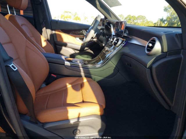 W1N0G8DB4NV325114 Mercedes-Benz Glc 300 Suv