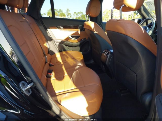 W1N0G8DB4NV325114 Mercedes-Benz Glc 300 Suv