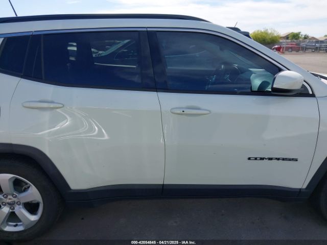 3C4NJCBBXMT581213 Jeep Compass Latitude Fwd