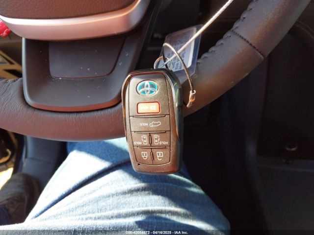 5TDYRKEC3SS242899 Toyota SIENNA XLE