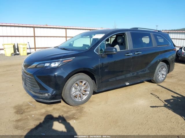 5TDYRKEC3SS242899 Toyota SIENNA XLE