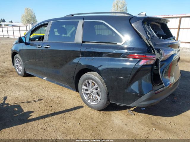 5TDYRKEC3SS242899 Toyota SIENNA XLE
