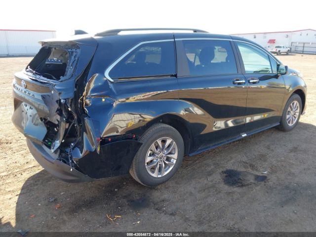 5TDYRKEC3SS242899 Toyota SIENNA XLE