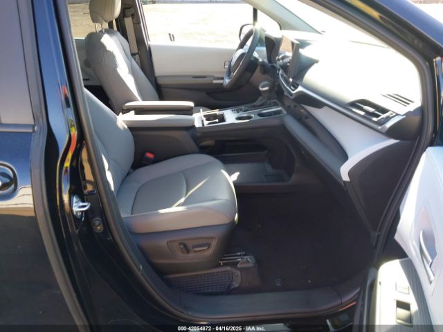 5TDYRKEC3SS242899 Toyota SIENNA XLE