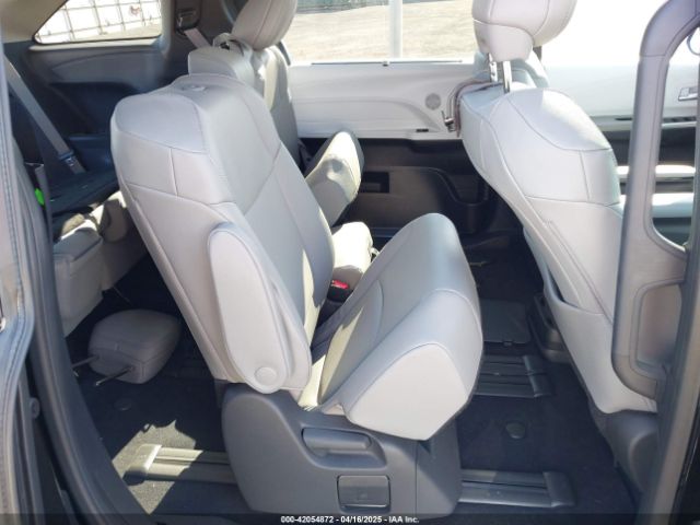 5TDYRKEC3SS242899 Toyota SIENNA XLE