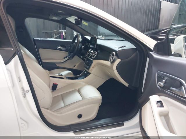 2018 MERCEDES-BENZ CLA 250 WDDSJ4GB0JN523159 Photo 4