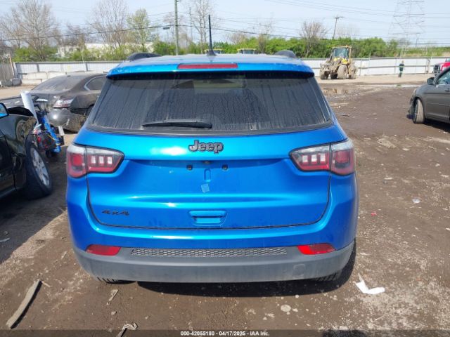 3C4NJDBB9KT713896 Jeep Compass Latitude 4x4