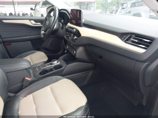 1FMCU9J93MUA36648 Ford Escape Titanium