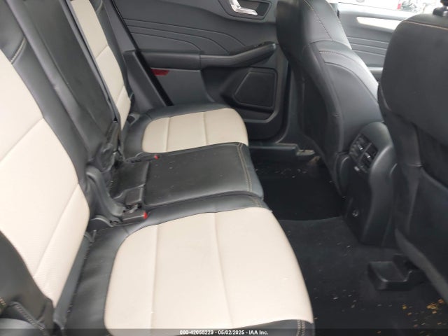 1FMCU9J93MUA36648 Ford Escape Titanium