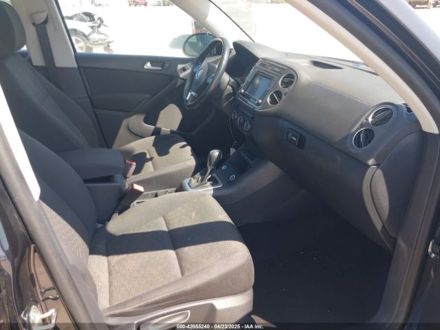WVGBV7AX8HK049943 Volkswagen Tiguan 2.0t/2.0t S