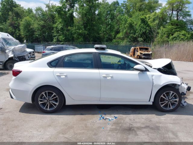 3KPF24AD8PE636700 KIA Forte Lxs