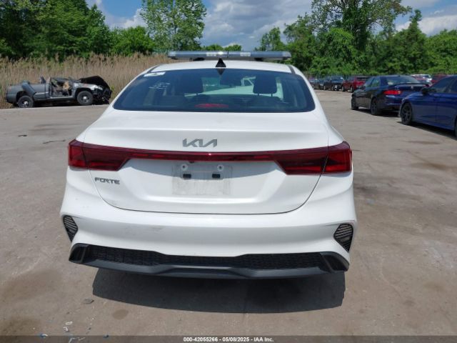 3KPF24AD8PE636700 KIA Forte Lxs