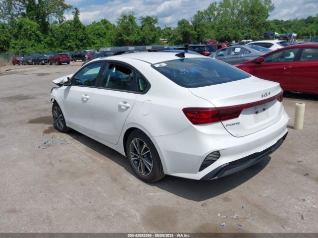 3KPF24AD8PE636700 KIA Forte Lxs