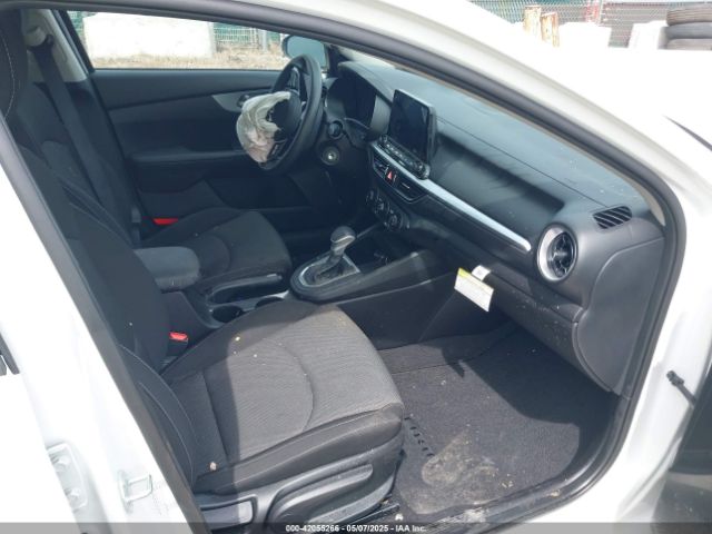3KPF24AD8PE636700 KIA Forte Lxs
