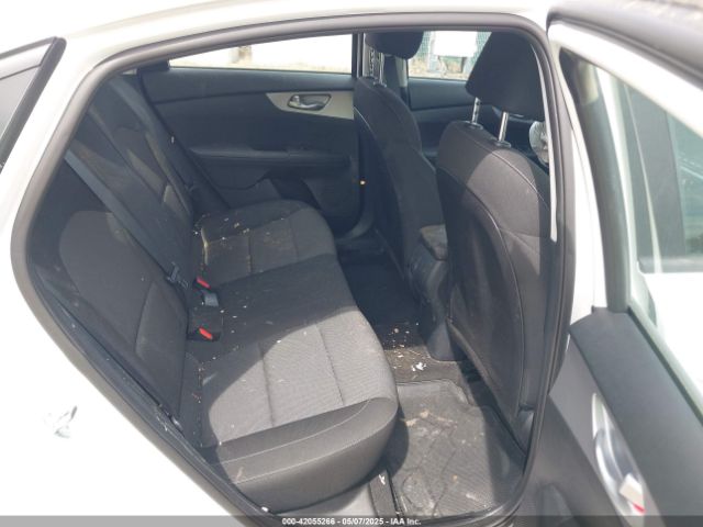 3KPF24AD8PE636700 KIA Forte Lxs