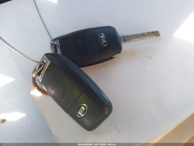 5XYKT3A64EG427056 KIA SORENTO LX