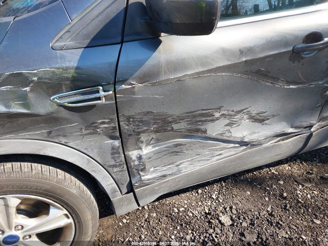 1FMCU9GX6FUB35649 Ford ESCAPE SE