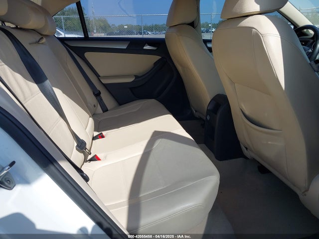 3VWD17AJXFM327152 Volkswagen Jetta 1.8t Se