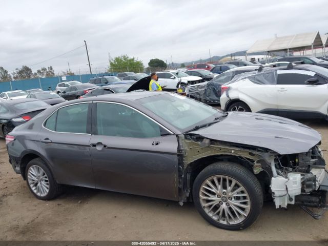 4T1B11HK6JU005131 Toyota CAMRY XLE