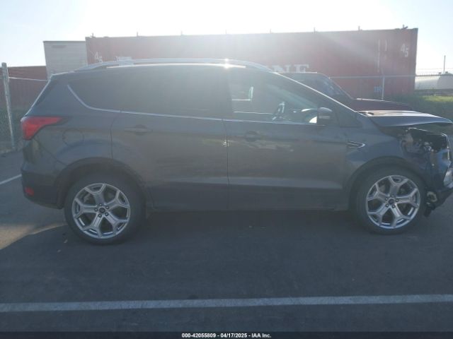 1FMCU9J99KUA48204 Ford Escape Titanium