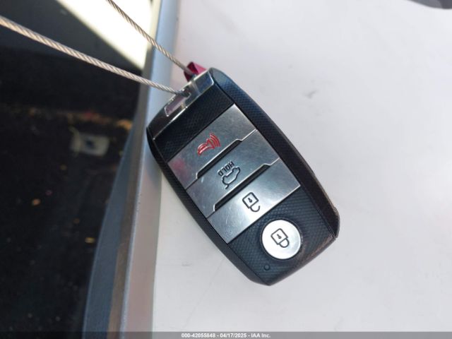 KNDCC3LC3H5065404 KIA NIRO EX