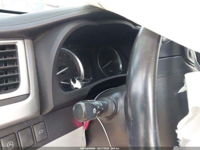 5TDKZRFH2JS533420 Toyota Highlander Xle