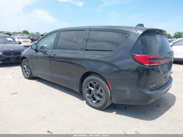 2022 CHRYSLER PACIFICA HYBRID 2C4RC1S75NR113390 Photo 2