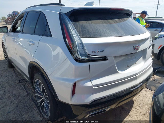 2024 CADILLAC XT4 1GYFZER43RF133293 Photo 2