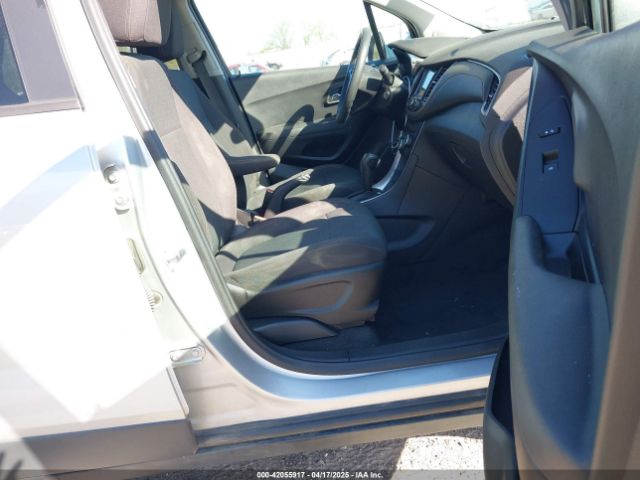 3GNCJNSBXKL405219 Chevrolet TRAX LS