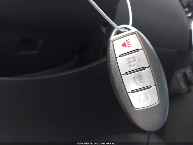 JN8AT2MT2HW386588 Nissan ROGUE SV