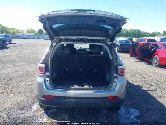 3C4NJDBB2JT331854 Jeep Compass Latitude 4x4