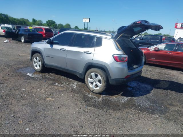 3C4NJDBB2JT331854 Jeep Compass Latitude 4x4