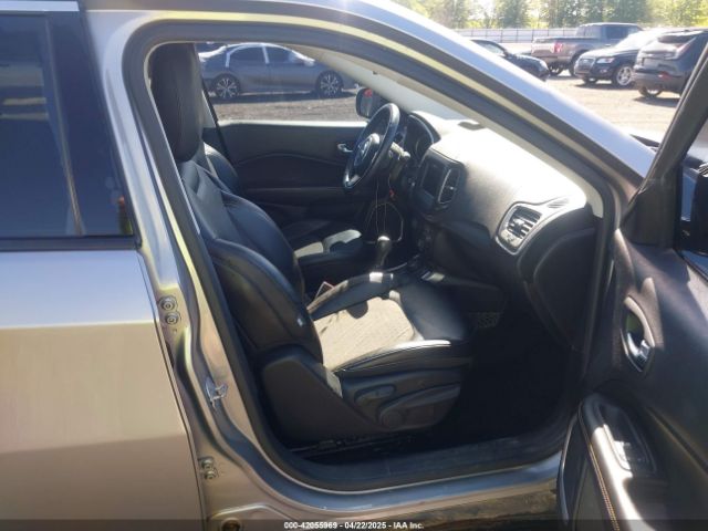 3C4NJDBB2JT331854 Jeep Compass Latitude 4x4