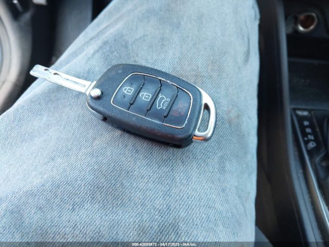 KM8J3CA41HU386815 Hyundai TUCSON SE