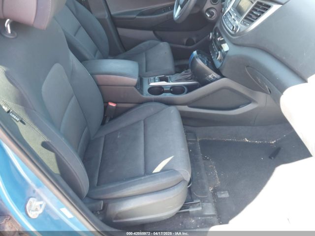 KM8J3CA41HU386815 Hyundai TUCSON SE