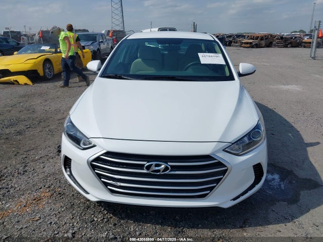 5NPD74LF1JH233121 Hyundai ELANTRA SE