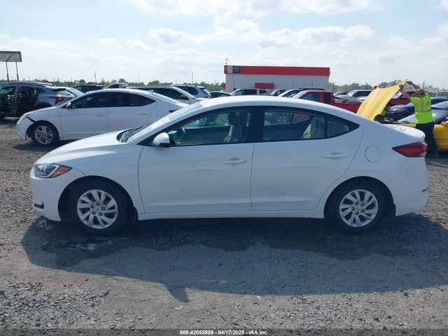 5NPD74LF1JH233121 Hyundai ELANTRA SE
