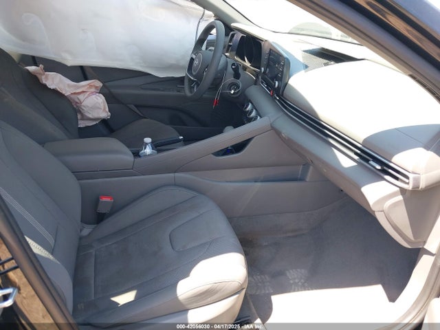 KMHLL4AG8PU612601 Hyundai ELANTRA SE