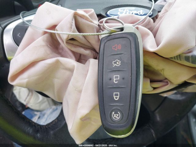 1FMCU0J96FUA94493 Ford Escape Titanium