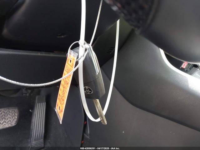 JTMH1RFV8KJ008304 Toyota RAV4 LE