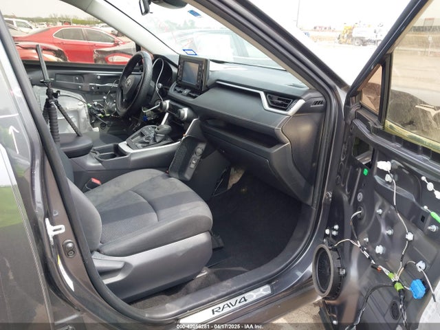 JTMH1RFV8KJ008304 Toyota RAV4 LE