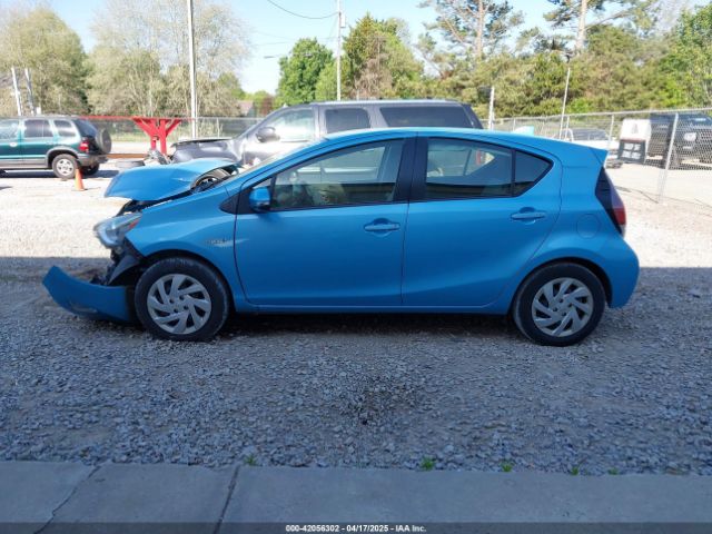 JTDKDTB38F1097487 Toyota Prius C One