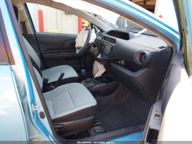JTDKDTB38F1097487 Toyota Prius C One