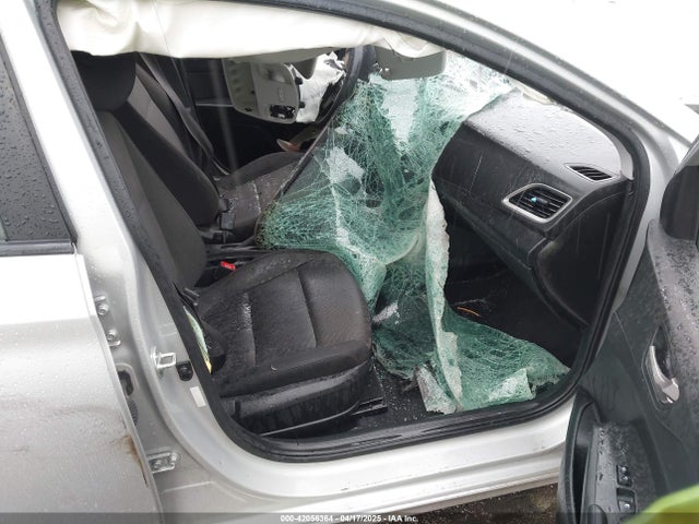3KPC24A38KE071142 Hyundai ACCENT SE