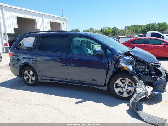 Toyota SIENNA LE 2020 5TDKZ3DC0LS047826 Image 13