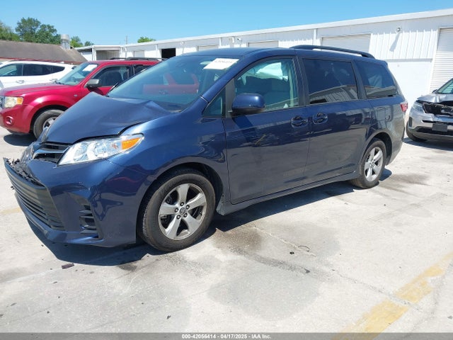 Toyota SIENNA LE 2020 5TDKZ3DC0LS047826 Image 2