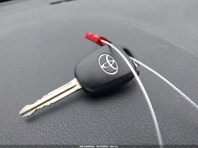 JTMRFREV3HD200681 Toyota Rav4 Xle