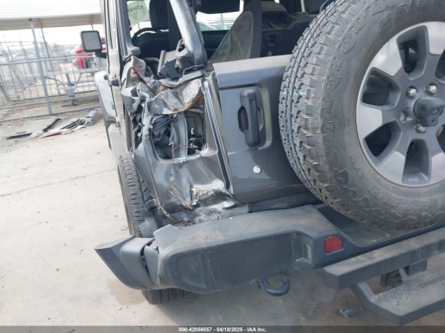 1C4HJXEG5JW194523 Jeep Wrangler Unlimited Sahara 4x4