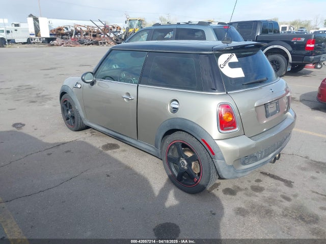 2009 MINI COOPER S WMWMF73569TW87929 Photo 2
