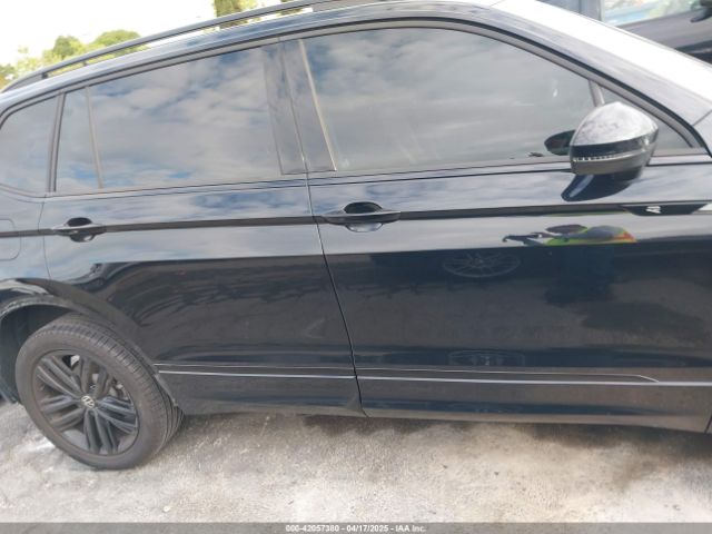 3VVCB7AX6NM165794 Volkswagen Tiguan 2.0t Se R-line Black